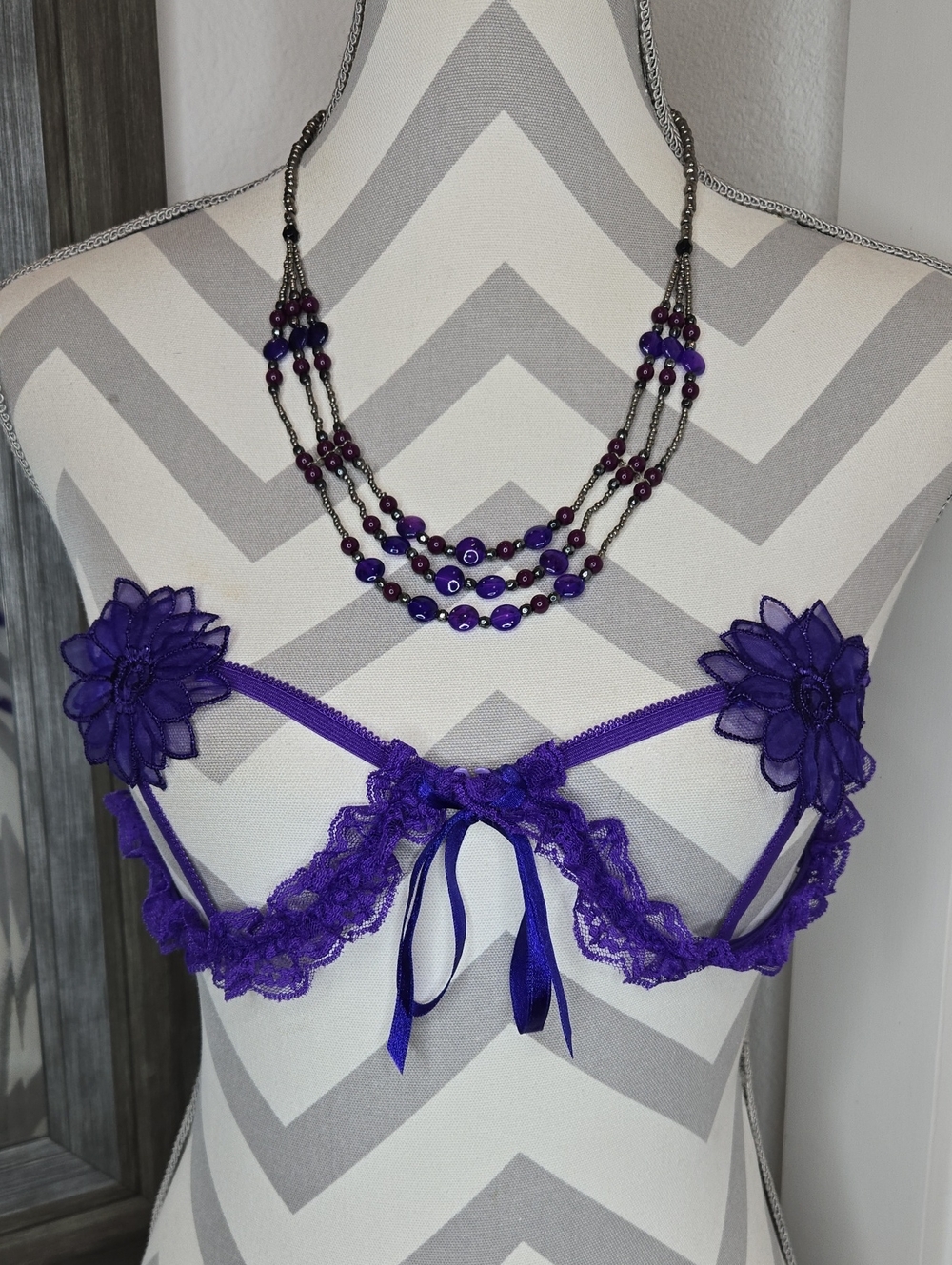 NWT Frederick's Of Hollywood Purple Floral Embroidered Lace Bra Front Bow